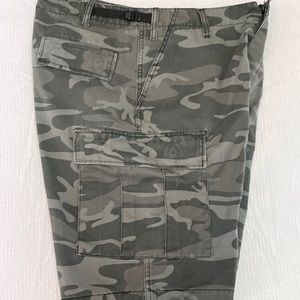 2/$25 Men’s camo bdu 6 pocket shorts
